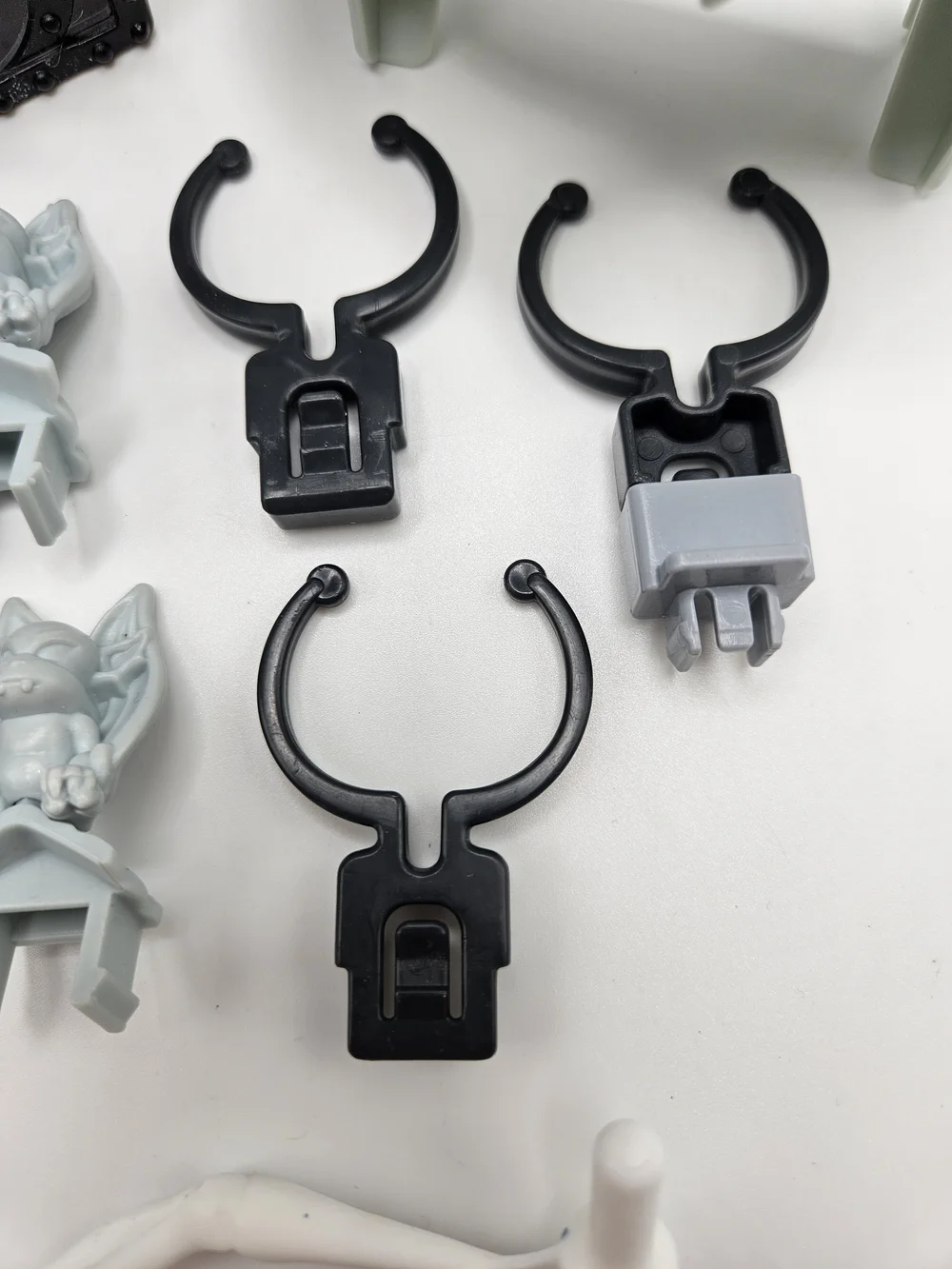 Monster High Deadluxe High School Replacement Part Lot Gargoyles